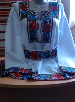 блузка бісер маки квадратна